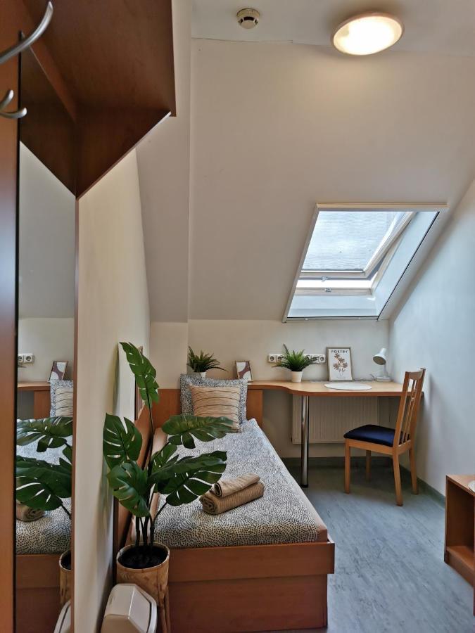 Hid Ifjusagi Szallo Hostel Dunaújváros Εξωτερικό φωτογραφία